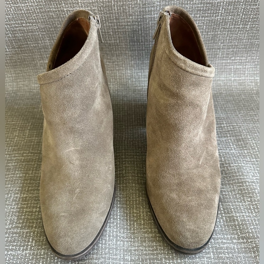Lucky Brand Salza Taupe Suede Ankle Boots Booties Block Heel Back Zip Boho Sz 9M
